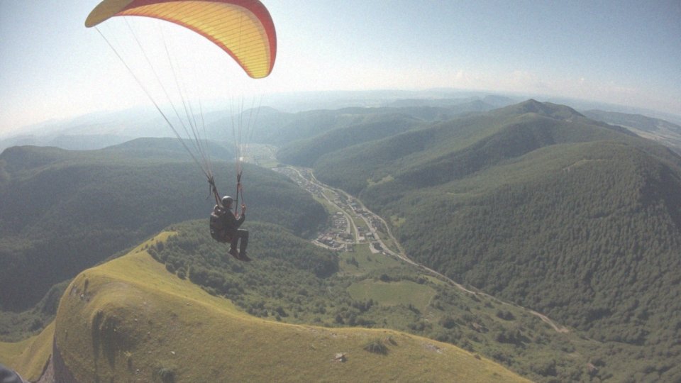 Co doświadczy pilot podczas lotu w tandemie?