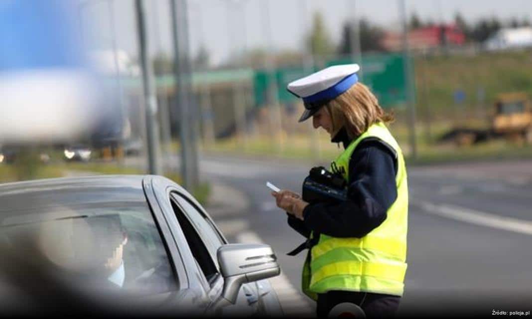 Policja zapobiegła oszustwu, ratując seniora przed utratą dużej kwoty pieniędzy