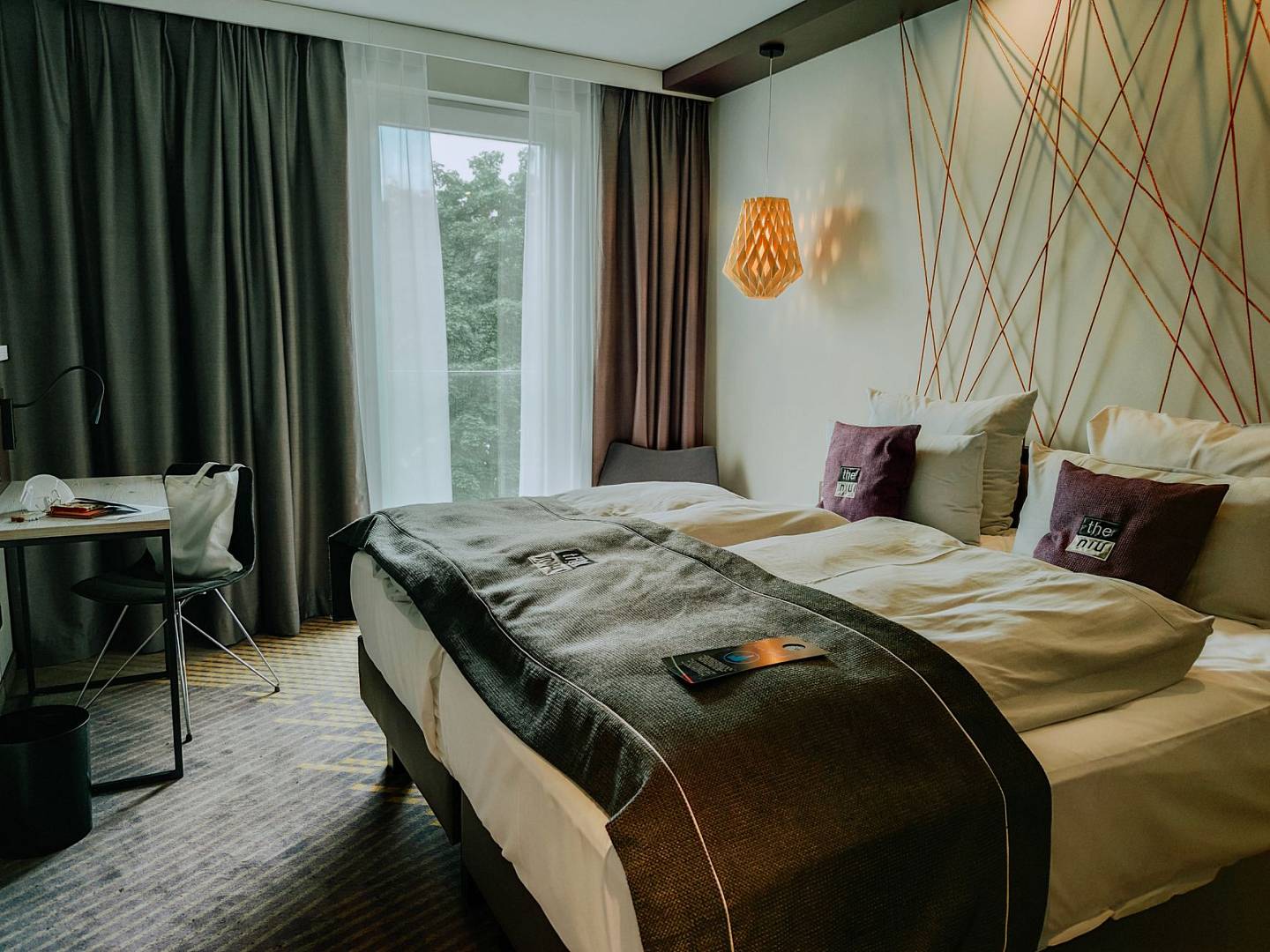 Podróż służbowa do Trójmiasta? Zobacz, dlaczego biznesowy hotel (Rumia) to opcja wygodniejsza niż centrum Gdyni